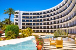 hotel staff-ξενοδοχεία